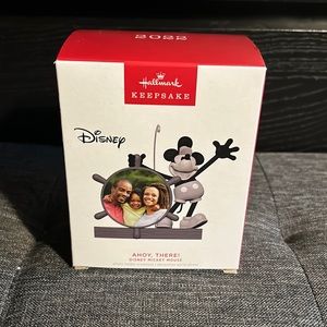 NWOT 2022 Hallmark keepsake Mickey photo holder ornament